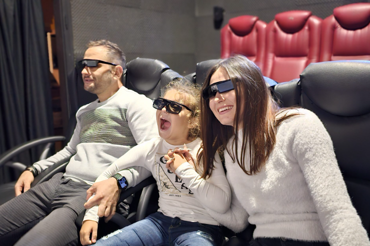 kino 7d max sopot rodzina w kinie